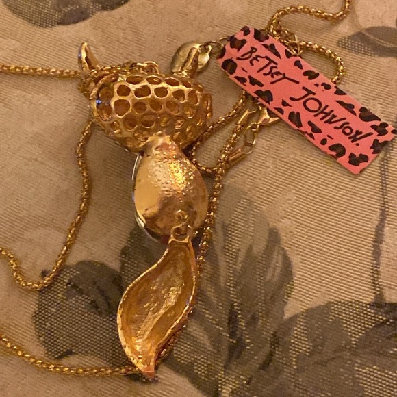 BETSEY JOHNSON FOX NECKLACE NWT SWAYING TAIL - Picture 6 of 7